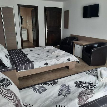 Hotel New Exclusive à Ieşelniţa Extérieur photo